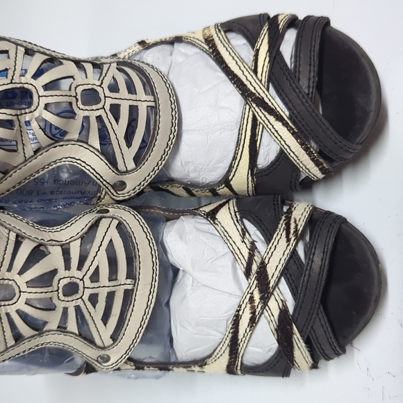 Zebra stripe stacked platform sandal from Bocage - Picture 3 of 13